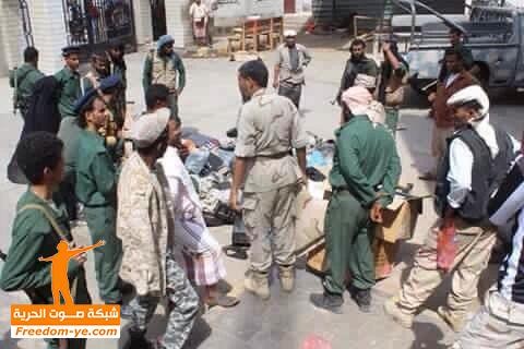 شاهد الصور : الخزي والعار لأتباع " البيض " بسوق الشيخ عثمان 