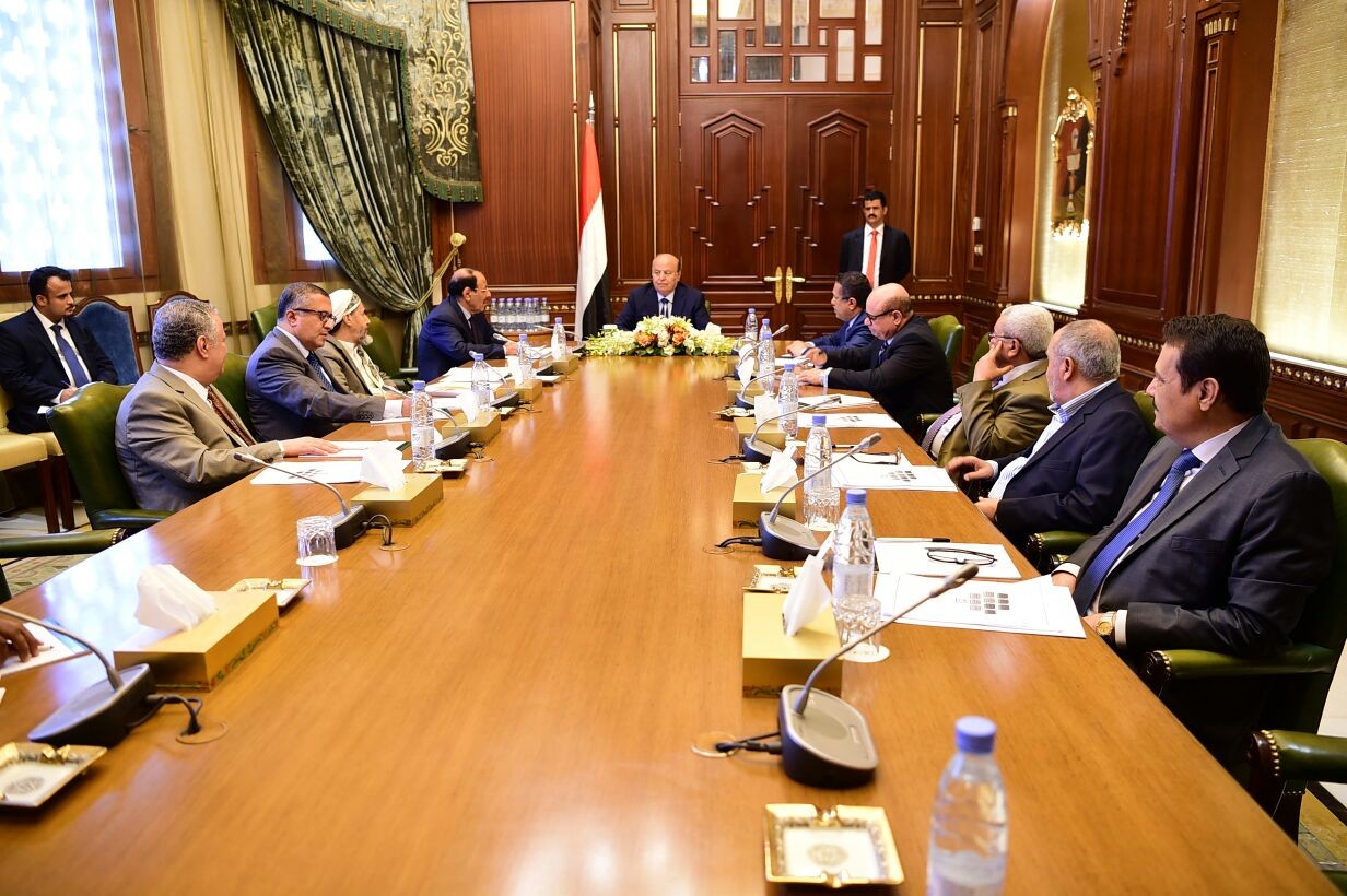 رئيس الجمهورية يترأس اجتماعاً بمستشارية بحضور نائبه ورئيس الوزراء