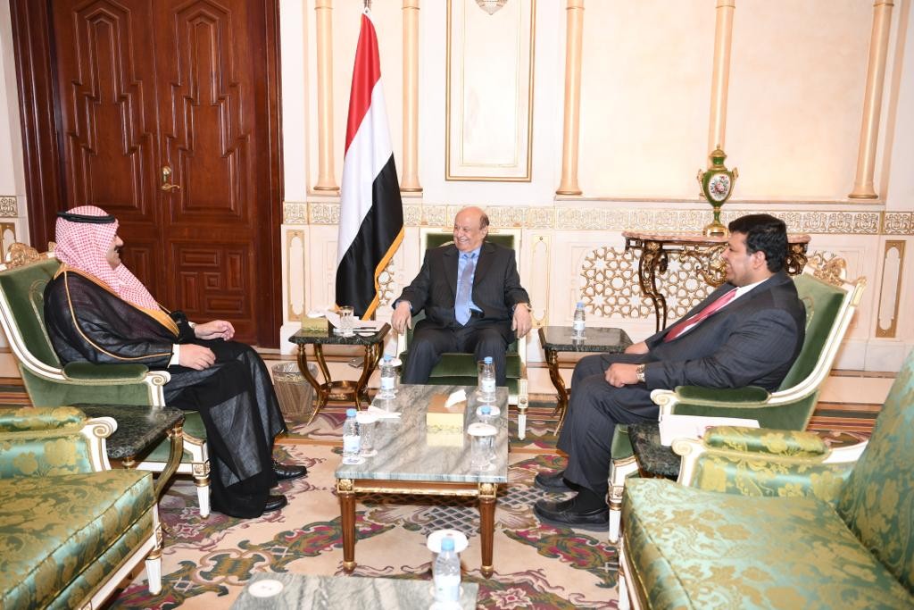 رئيس الجمهورية يناقش مع السفير السعودي المواضيع المتصلة بالشأن اليمني