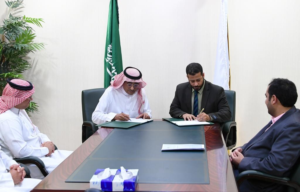 إغاثي الملك سلمان يوقع اتفاقية مشروع كسوة وهدايا العيد لـ 7590 طفل في أربع محافظات يمنية 
