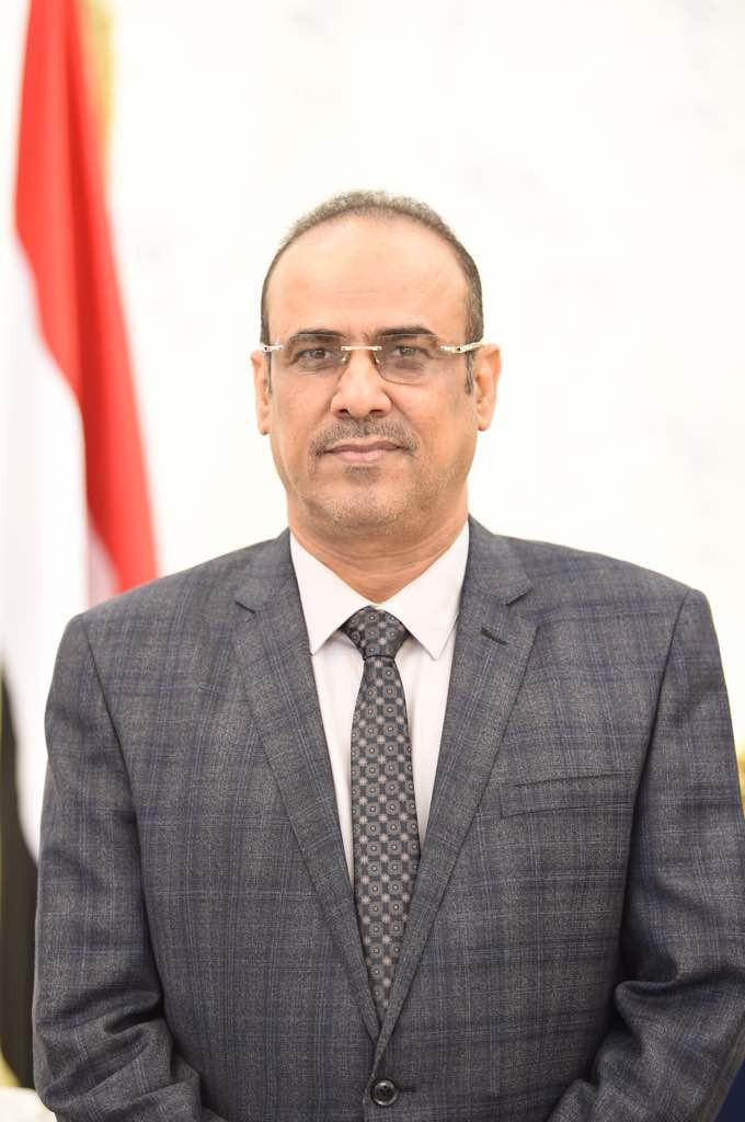 وزير الداخلية يؤكد حرص وزارته لتطوير الأداء المروري وتنظيم حركة السير