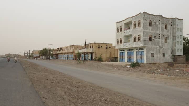 مليشيا الحوثي تعاود استهداف الأعيان المدينة في الجبلبة والفازة