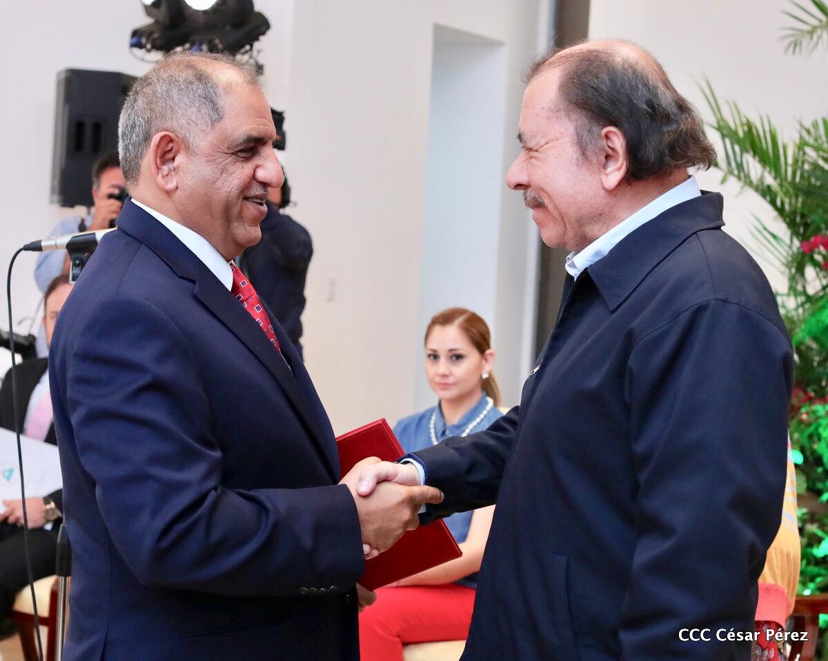 ناشر يقدم لرئيس جمهورية نيكاراغوا أوراق اعتماده سفير غير مقيم لليمن
