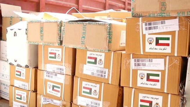 وزارة الصحة تتسلم من الإمارات ست حاويات من الأدوية