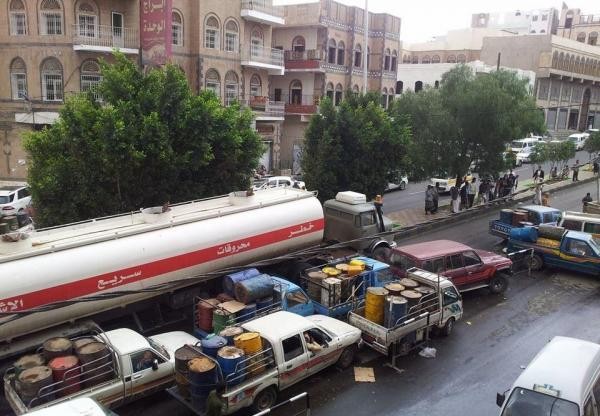 اللجنة الاقتصادية: مليشيا الحوثي تهدد تجار النفط بالسجن لافتعال أزمة وقود