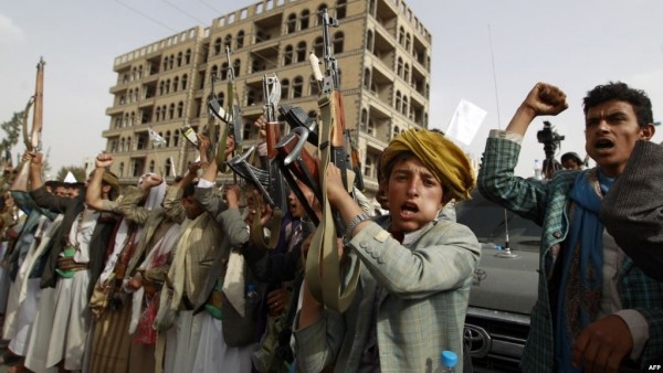 لتعويض خسائرها البشرية.. مليشيا الحوثي تستقدم تعزيزات عسكرية من إب إلى جبهات الحديدة