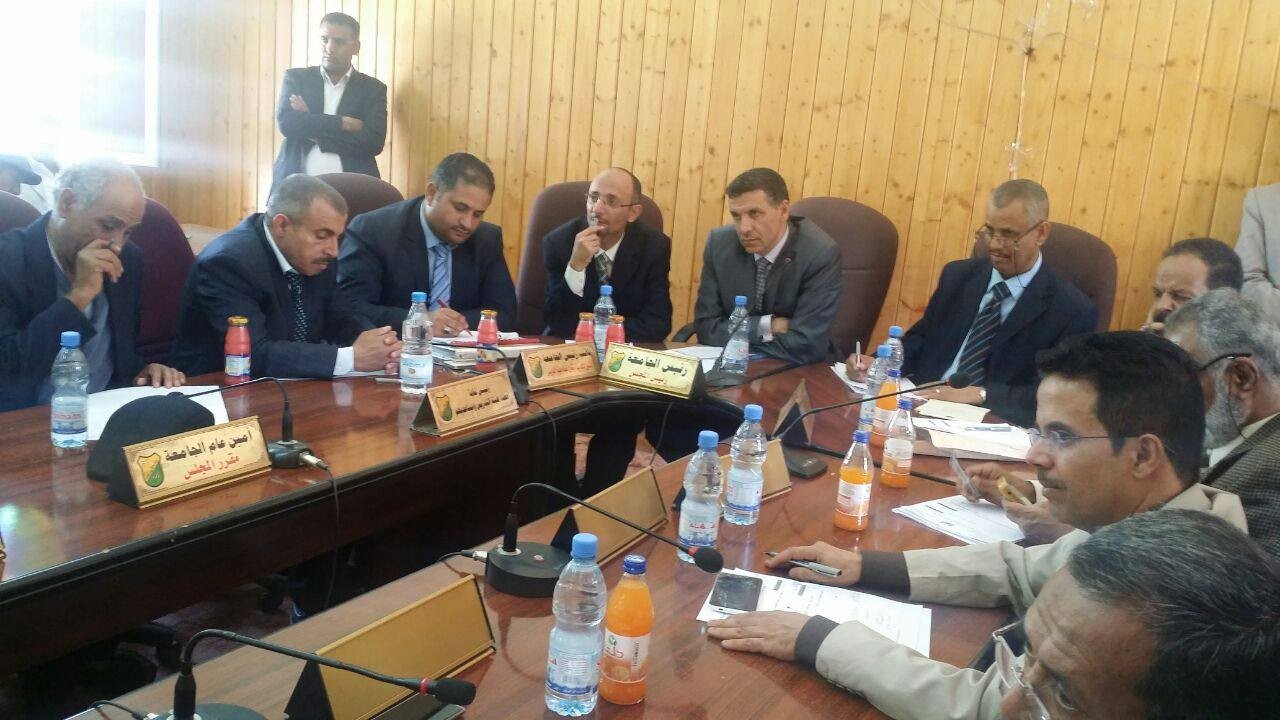 فضيحة اجتماع مجلس جامعة صنعاء الذي عدت له جماعة الحوثي – تفاصيل .
