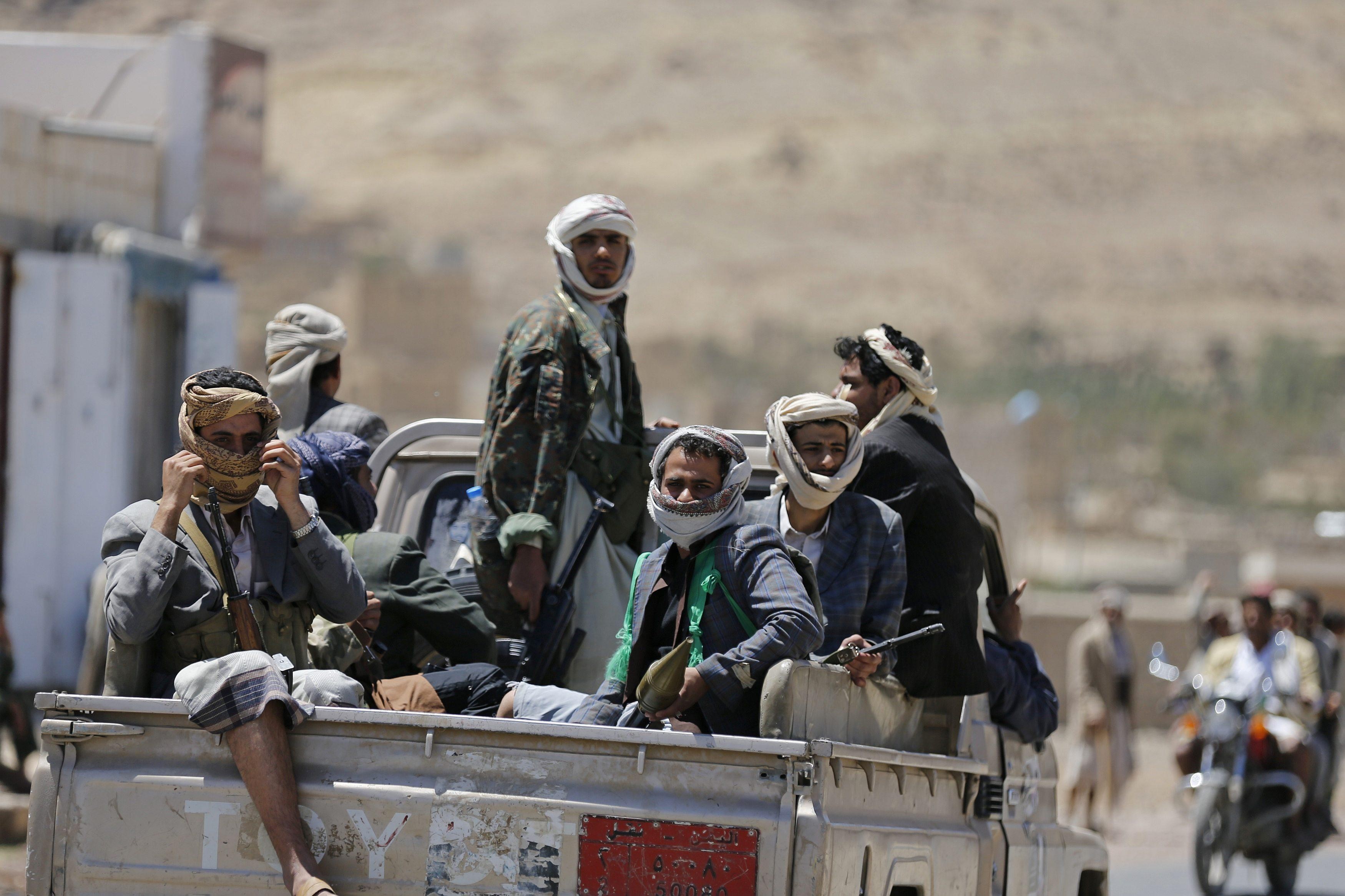 مصرع 10 من مليشيا الحوثي بانقلاب عسكري في صنعاء