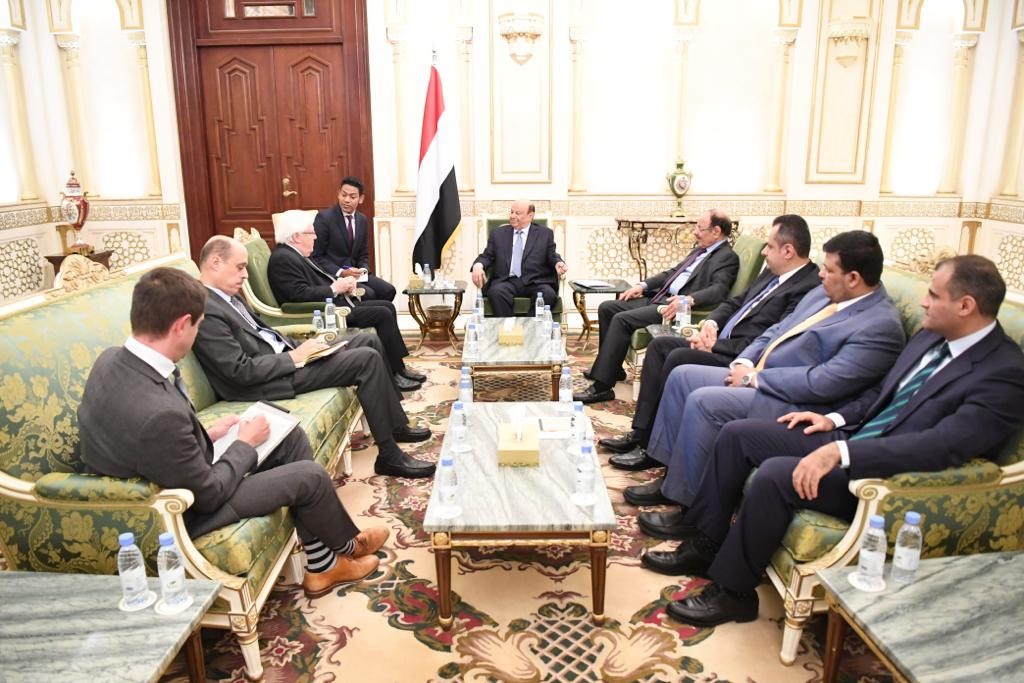 الرئيس هادي يستقبل غريفيث لمناقشة القضايا المتصلة بالسلام