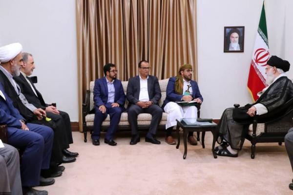 الإعلام الإيراني يحتفي بمبايعة الحوثي لـ"خامنئي"