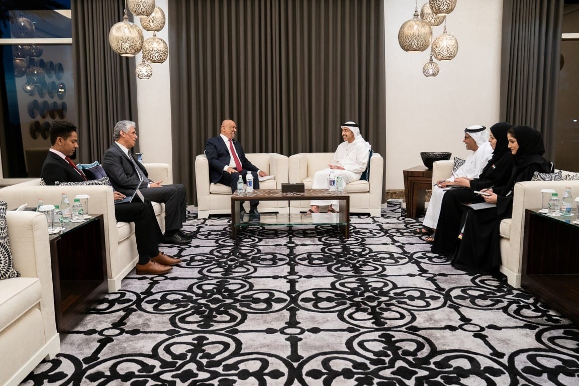 الوزير اليماني يلتقي نظيرة الإماراتي في أبو ظبي