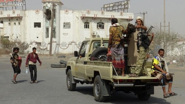مليشيات الحوثي تحشد مقاتليها في الحديدة والجيش يصد هجمات على مواقعه