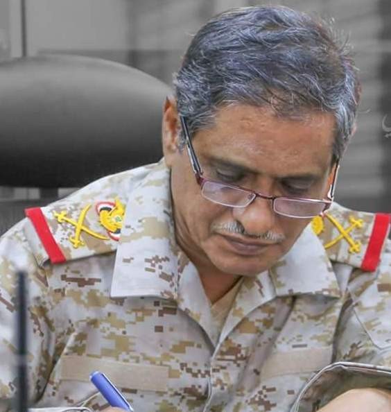 البحسني يتفقد معسكر لتدريب ضباط المنطقة العسكرية الثانية