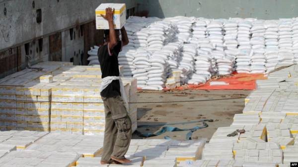 برنامج الغذاء العالمي يتهم الحوثيين بإعاقة وصول المساعدات في اليمن