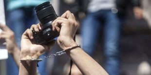  المليشيات تتهيأ لمحاكمة عشرة صحافيين معتقلين منذ أكثر من عامين