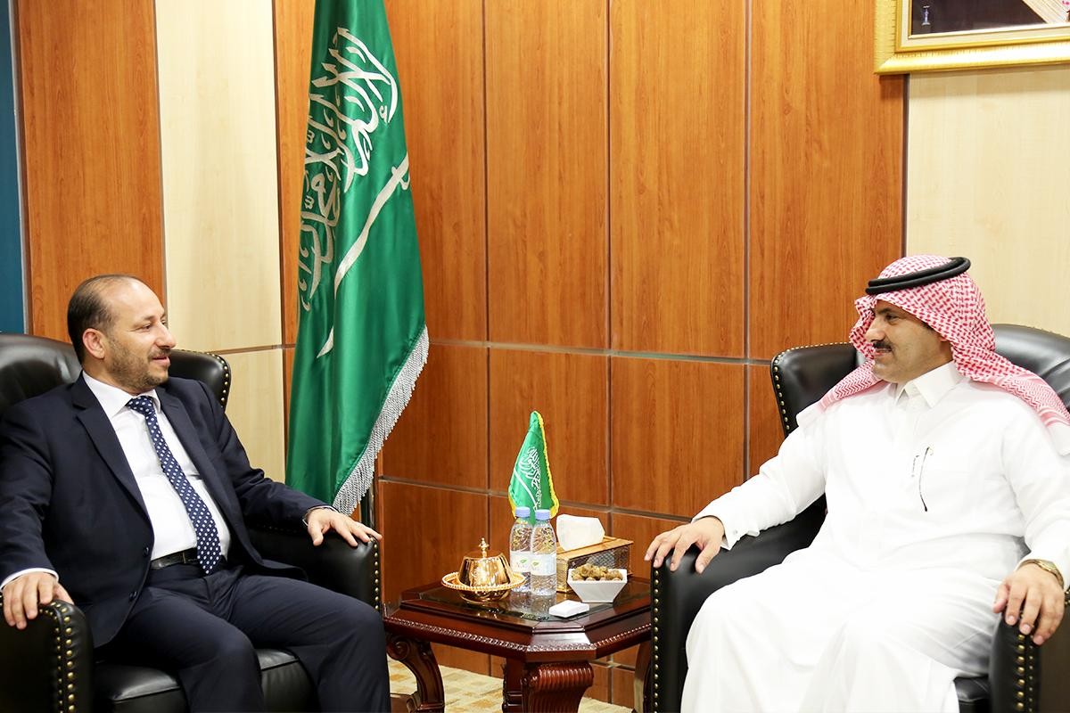 وزير التخطيط يشيد بالدعم السعودي المستمر لليمن في مختلف المجالات
