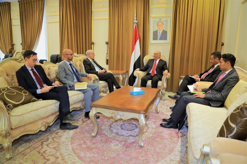 وزير الخارجية يناقش مع السفير البريطاني التطورات المتصلة بتنفيذ اتفاق ‏الحديدة