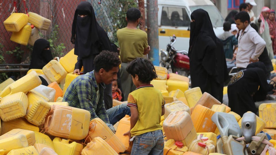الحصار الحوثي وأزمة المياه يفاقمان معاناة السكان في تعز