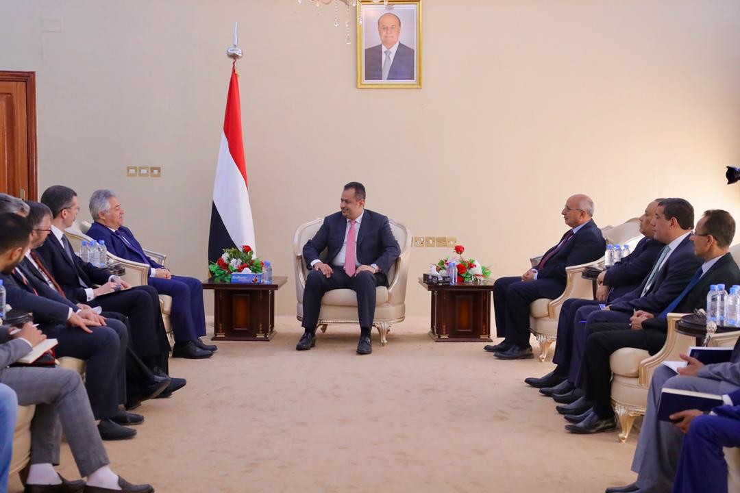 رئيس الوزراء: الحكومة تعمل بكل السبل لرفع المعاناة عن الشعب اليمني