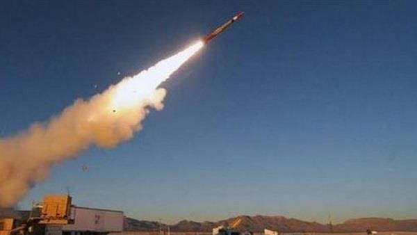 الدفاع الجوي السعودي يعترض صاروخاً باليستياً حوثياً في سماء جازان