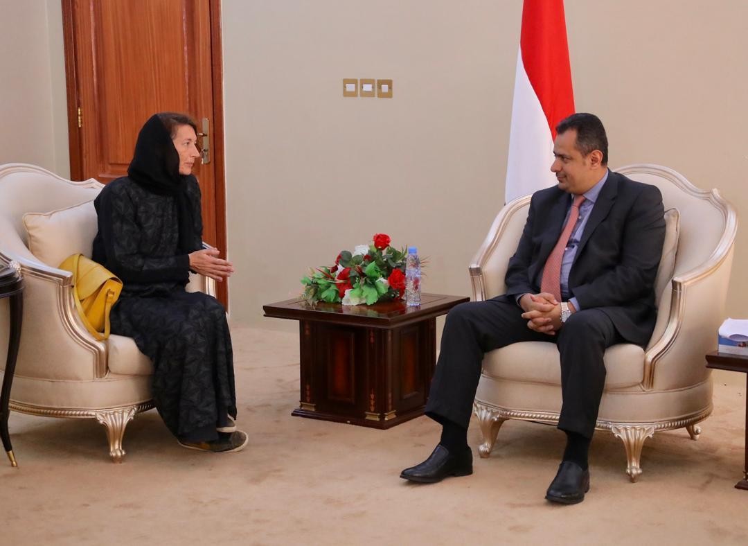 رئيس الوزراء: الحكومة مستمرة في تقديم التسهيلات أمام المنظمات الدولية والإقليمية للعمل في اليمن