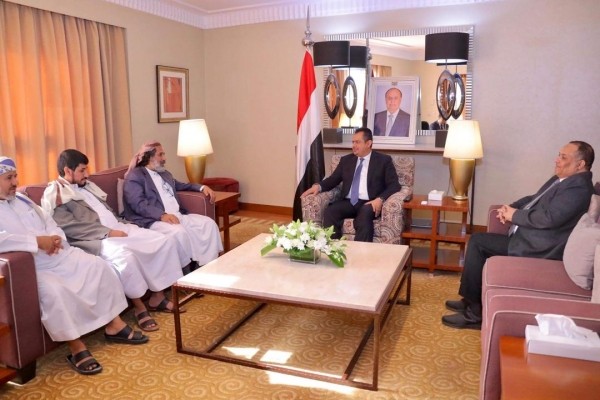 رئيس الوزراء لـ"العكيمي": الحكومة لديها رؤية لربط محافظة الجوف بمحطة مأرب الغازية