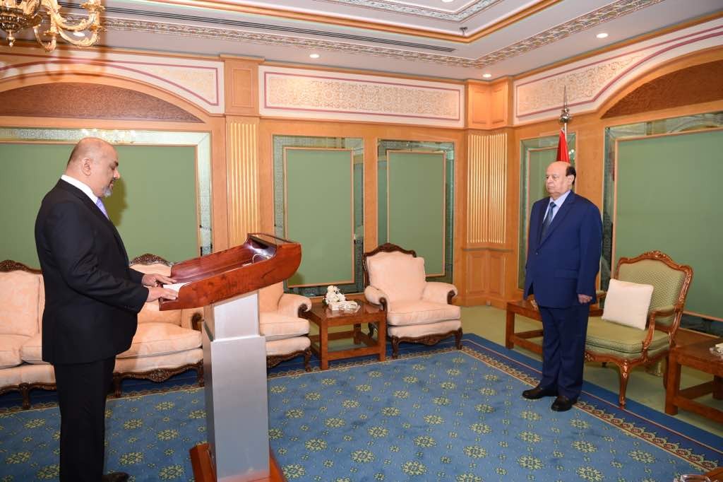 وزير الخارجية اليماني يؤدي اليمن الدستورية أمام الرئيس هادي