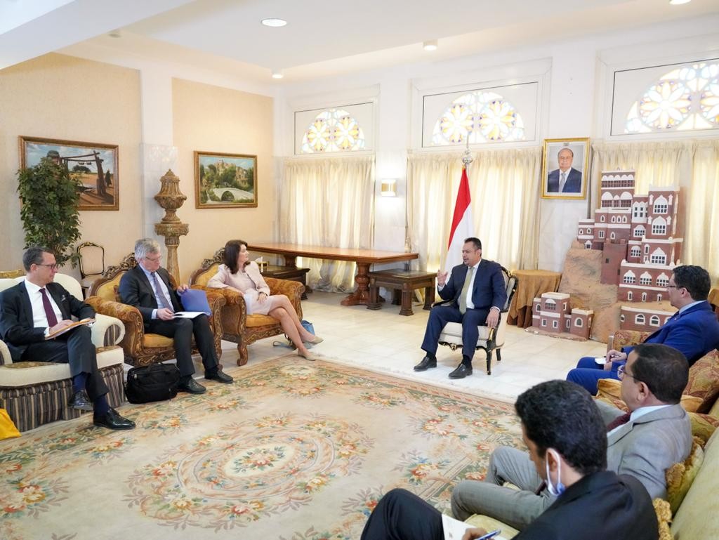 رئيس الوزراء لوزيرة خارجية السويد: مليشيا الحوثي قابلت مبادرة مجلس التعاون بالتصعيد
