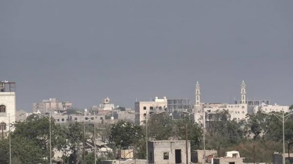 مليشيا الحوثي تشن قصفاً مكثفاً على قرى الجاح جنوبي الحديدة