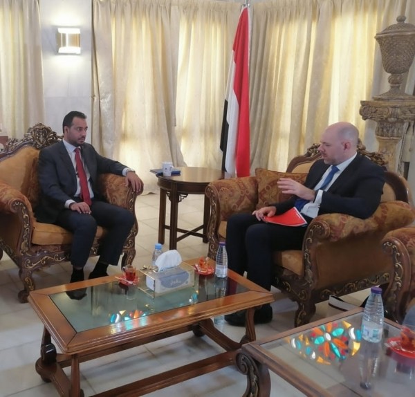 الوزير العكبري يناقش مع السفير البريطاني تحديات القطاع التعليمي في اليمن
