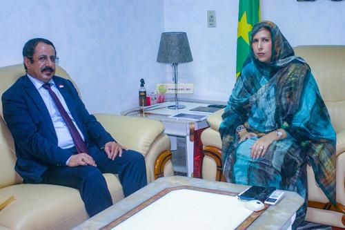 سفير اليمن لدى نواكشوط يبحث مع وزيرة التعليم العالي الموريتانية أوضاع الطلاب اليمنيين