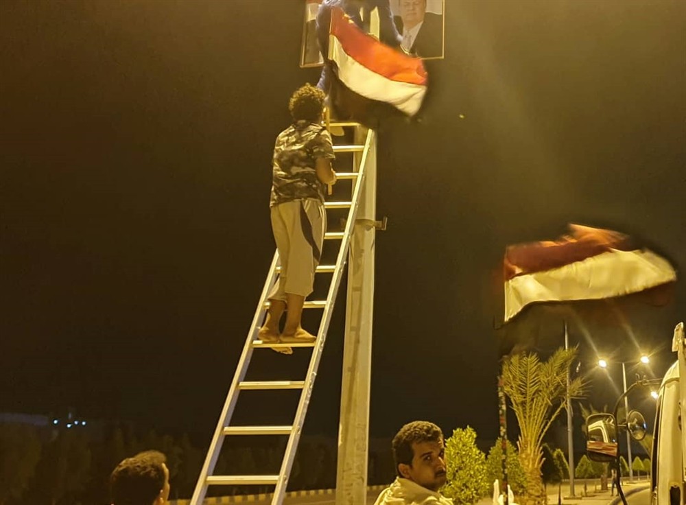 للاحتفاء بعيد الثورة.. شوارع مأرب تكتسي بأعلام الجمهورية وصور الرئيس هادي (صورة)