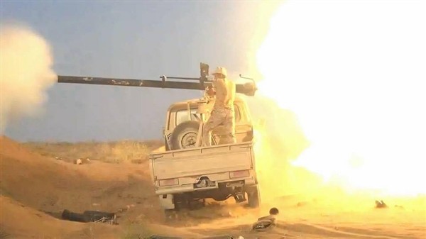 قوات الجيش تحرق آلية عسكرية لمليشيا الحوثي في الضالع